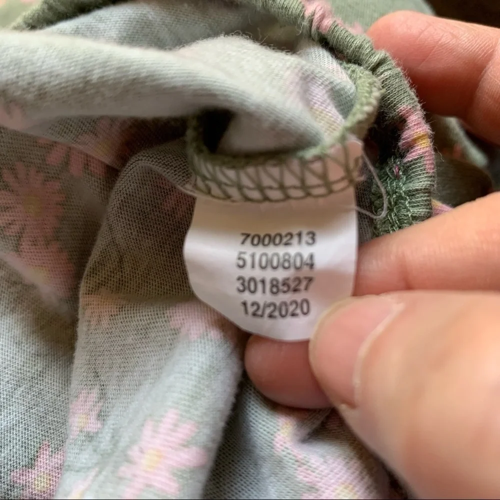 The Children’s Place Girl blouse olive & pink flowers. Size 5/6